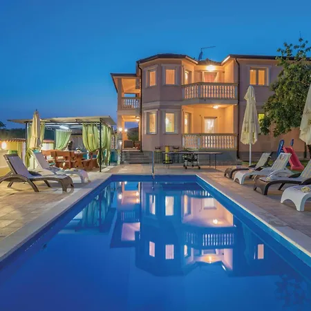 Holiday home Holiday Home Loborika *