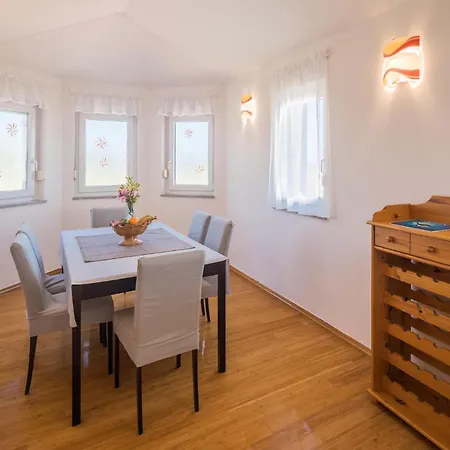 Holiday home Holiday Home Loborika Marcana