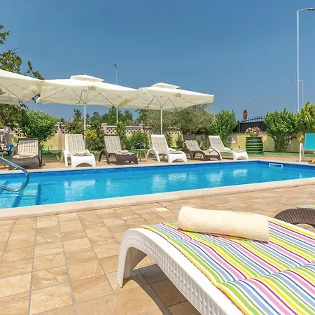 Holiday home Holiday Home Loborika Marcana