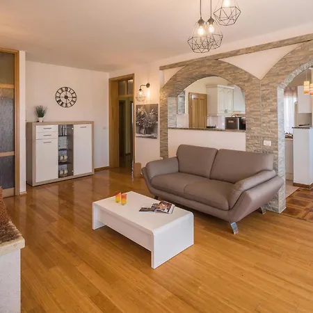 Holiday Home Loborika
