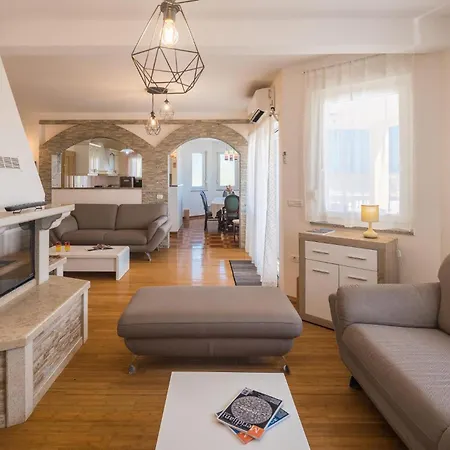 Holiday Home Loborika *